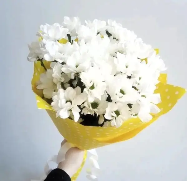 Букет из 3-х кустовых хризантем